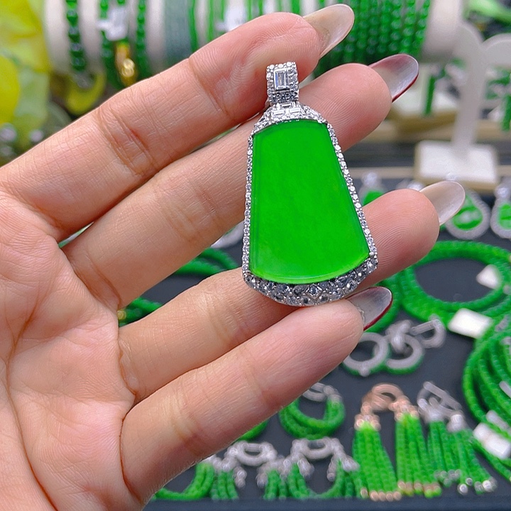 翡翠颈饰银S925镶嵌一刀切无事牌