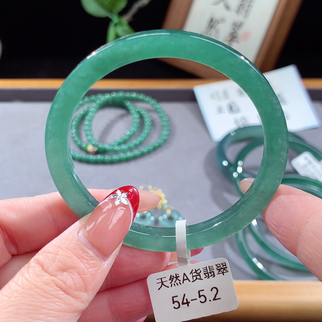 翡翠手镯（圆镯）未镶嵌