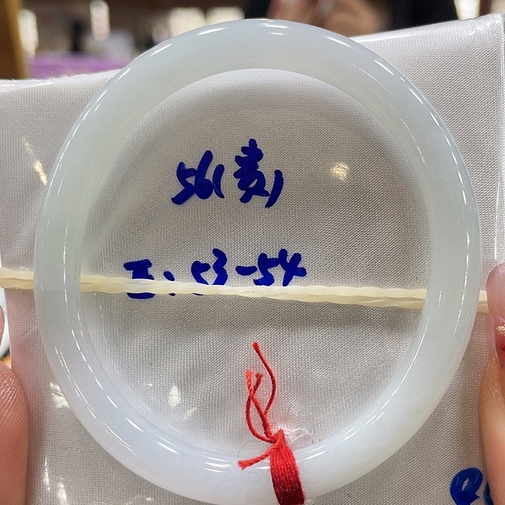 翡翠手镯未镶嵌翡翠手镯