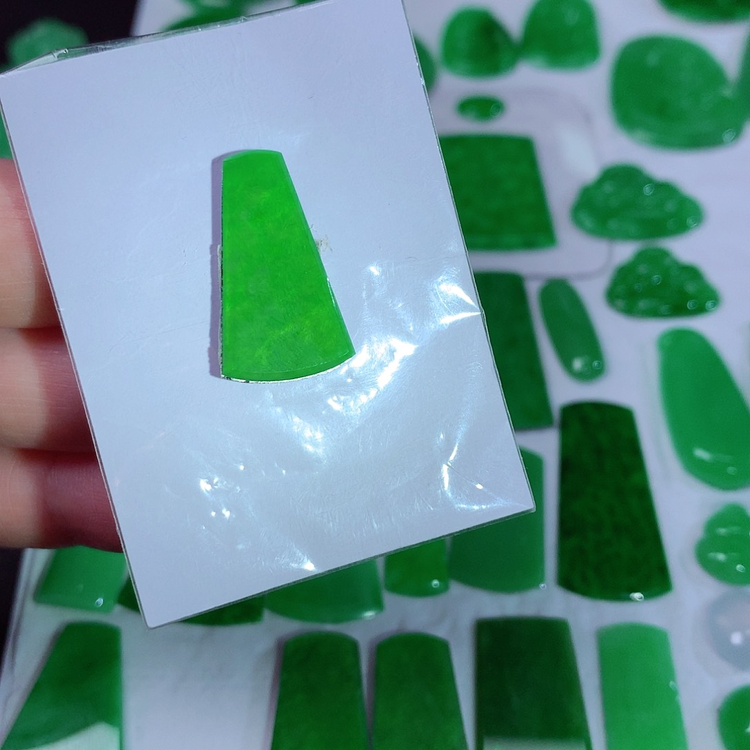 翡翠颈饰未镶嵌天然翡翠