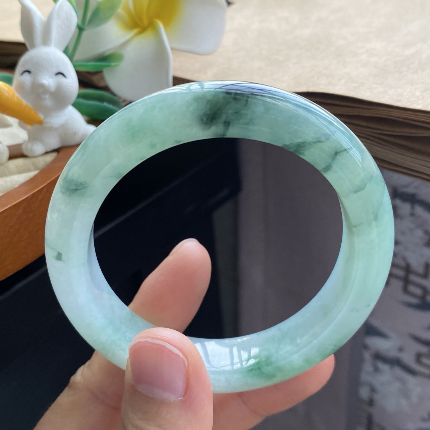 04.02批2612号54.8-12.6-9.5翠绿飘花镯！翠绿色！天然翡翠手镯