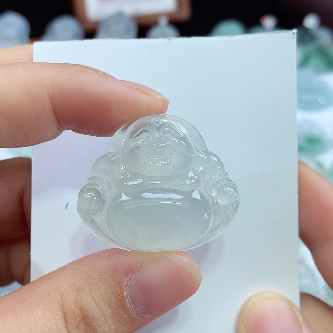 翡翠未镶嵌颈饰佛