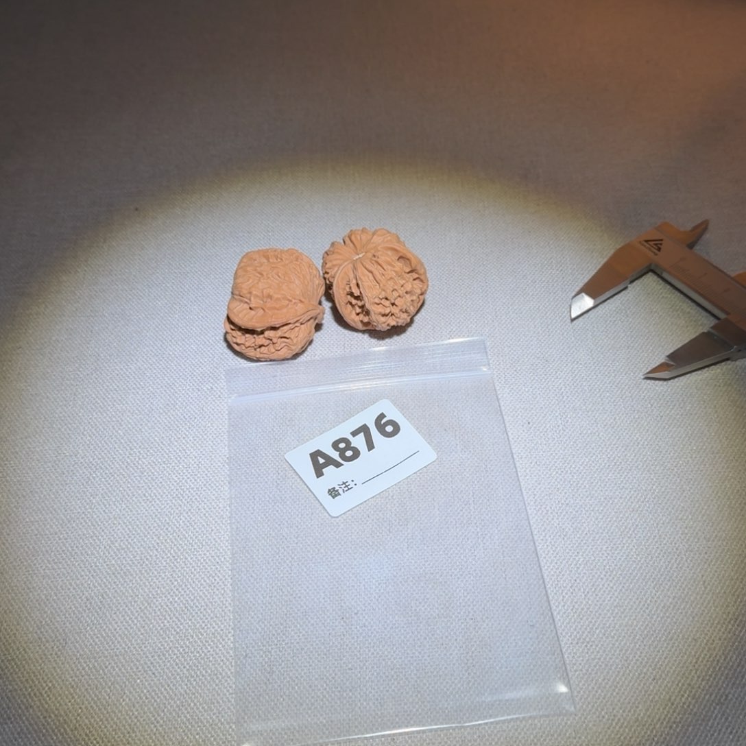 文玩核桃吊坠白狮子876