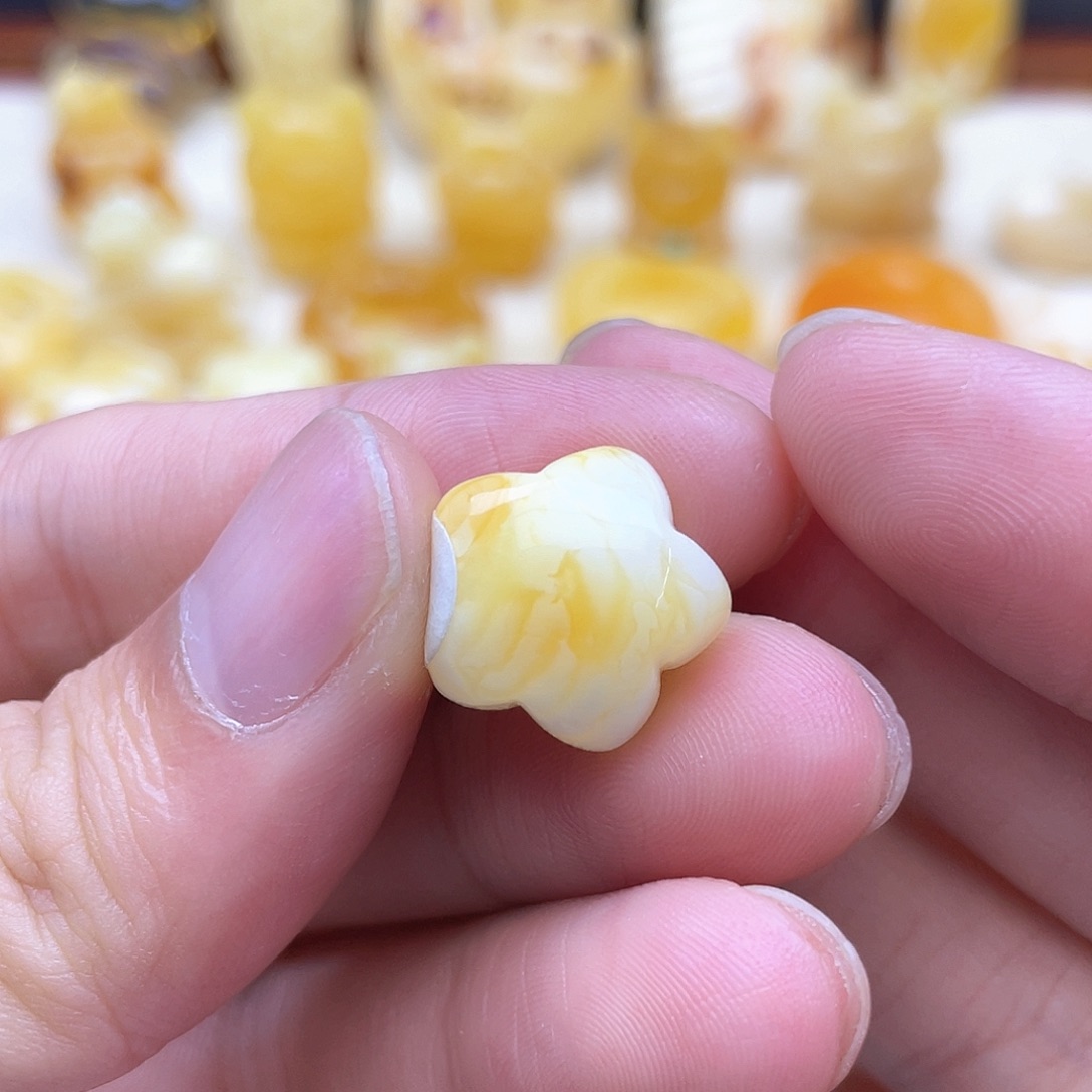 未镶嵌琥珀裸石蜜蜡