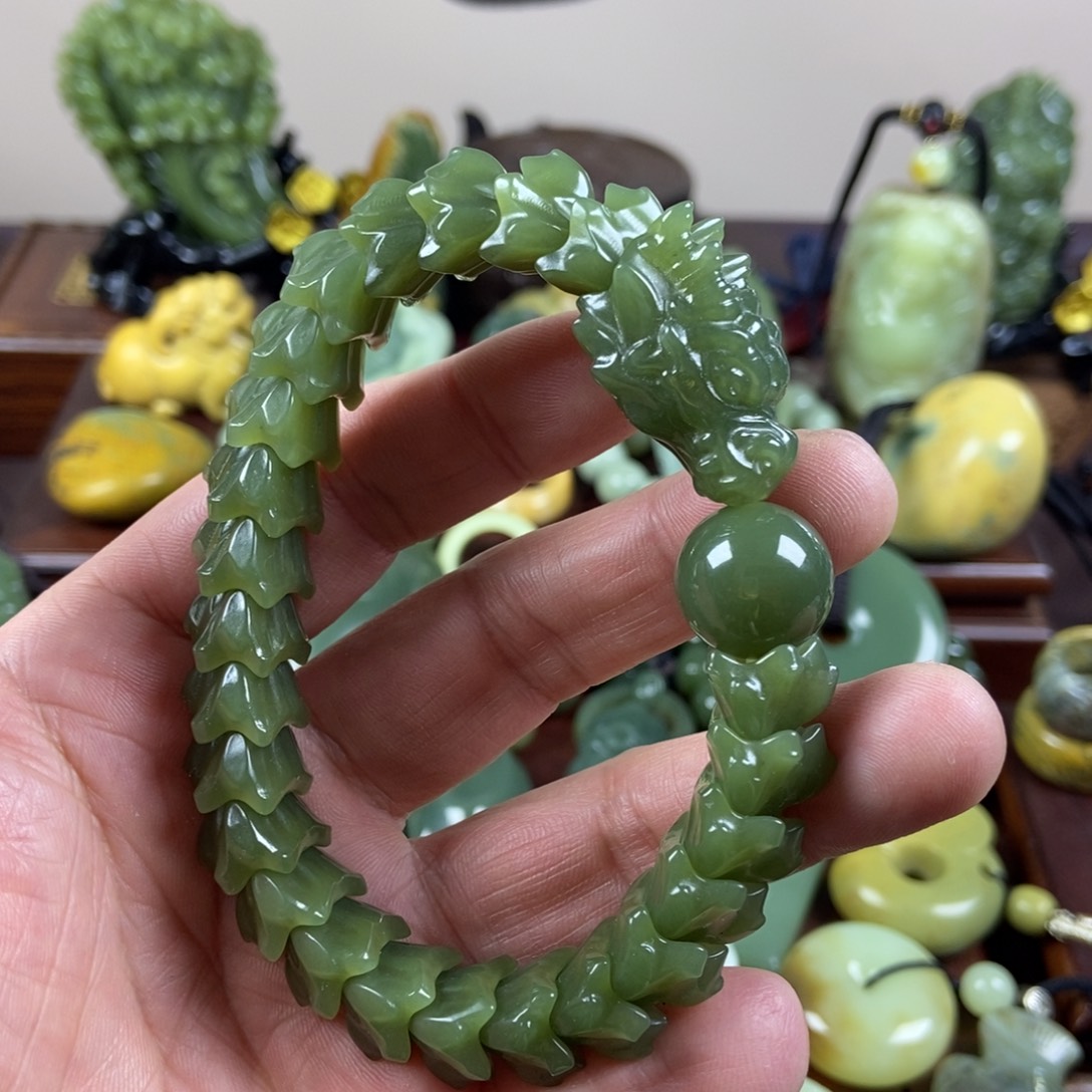 岫岩老玉（透闪石质玉）未镶嵌珠宝奇石