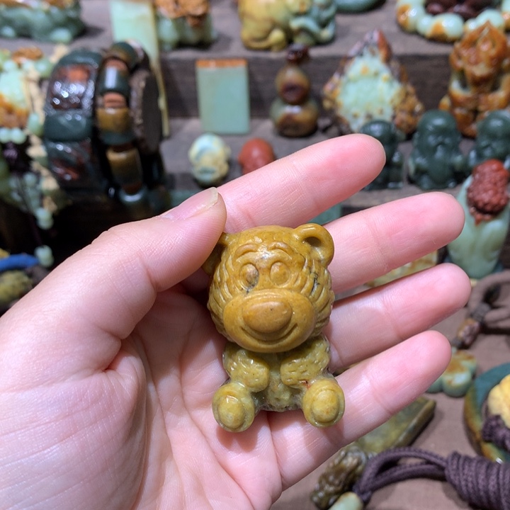 未镶嵌岫岩河磨玉（透闪石质玉）挂件