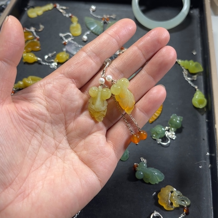 蛇纹石玉耳饰未镶嵌