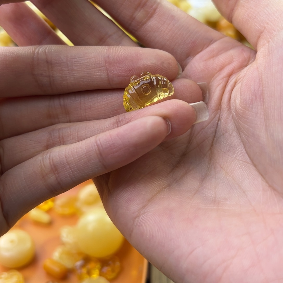 琥珀珠宝奇石未镶嵌