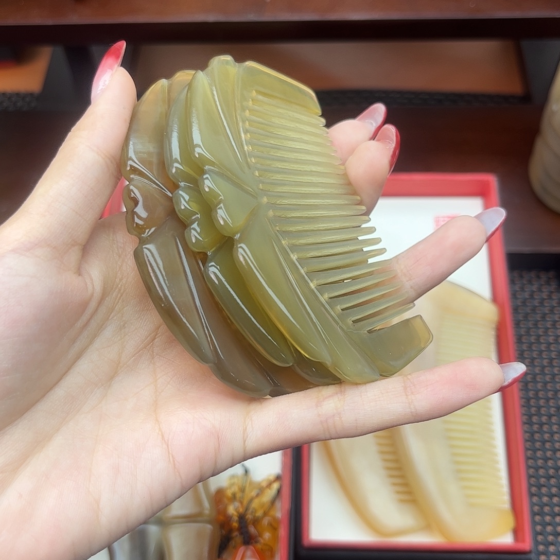 纯手工制作纯牛角梳子