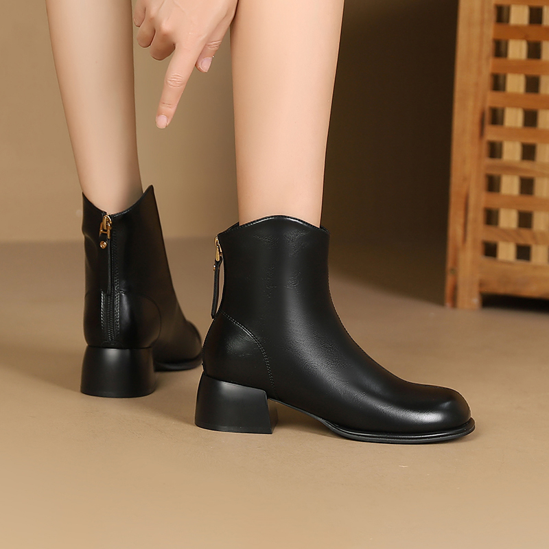 卓家2025秋冬中筒高跟厚款马丁靴黑色皮靴方头筒靴中跟时装靴5724