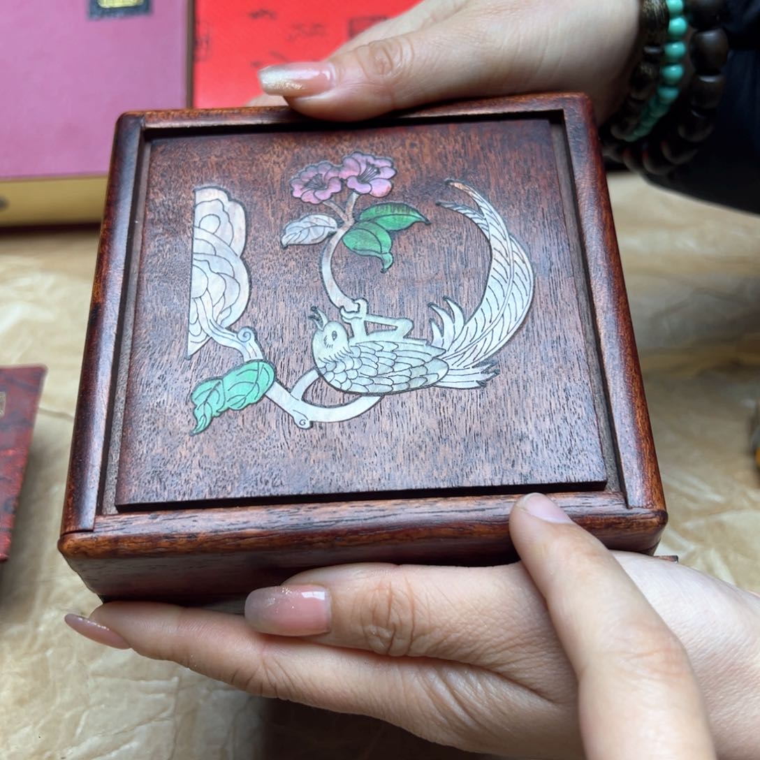 大叶紫檀（黑酸枝木类）