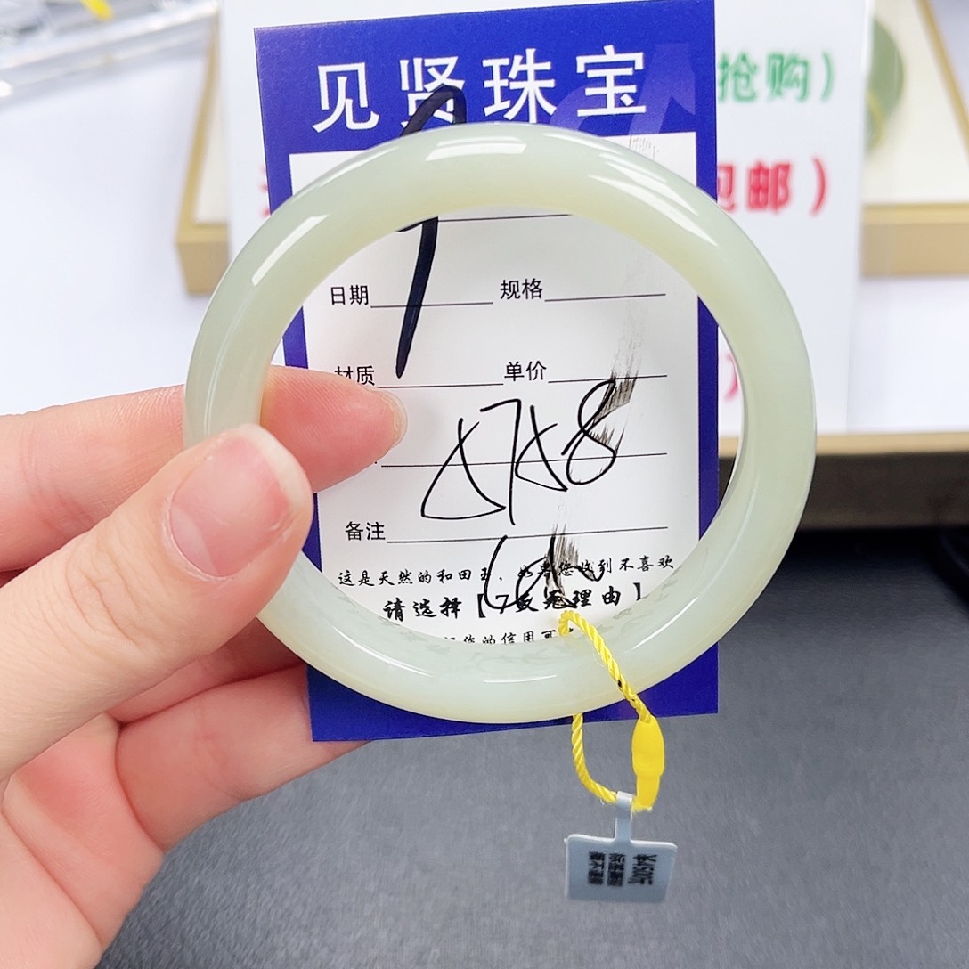 和田玉未镶嵌手镯