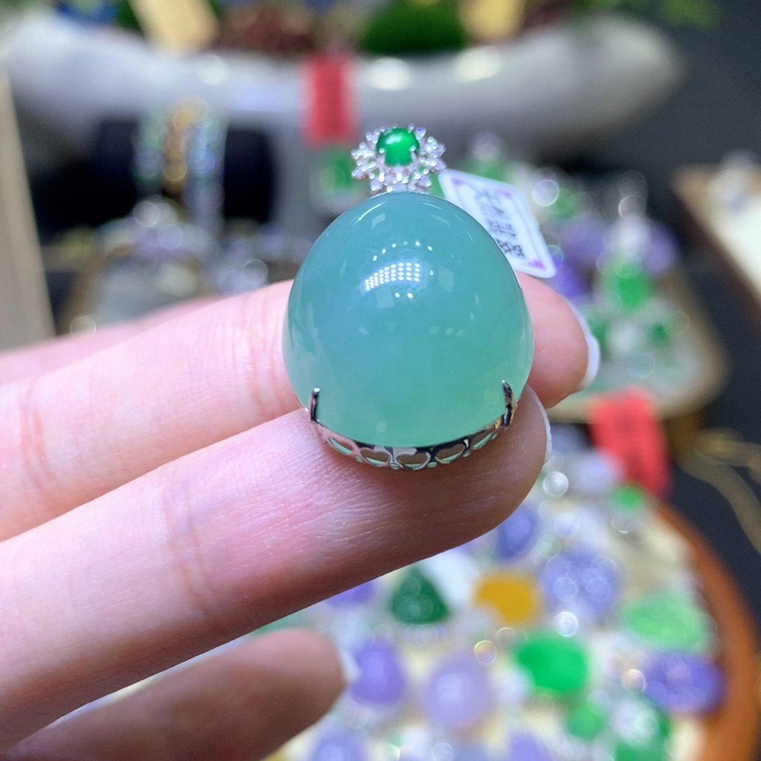 【闪购商品】翡翠颈饰18K金镶嵌翡翠吊坠项链