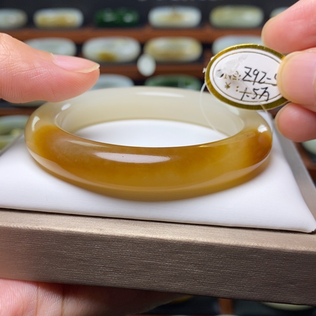 和田玉（糖玉）未镶嵌手镯