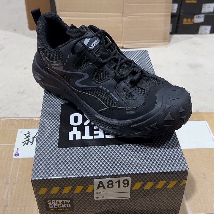 819号。43码防砸防刺劳保鞋。鞋底磨损介意勿拍