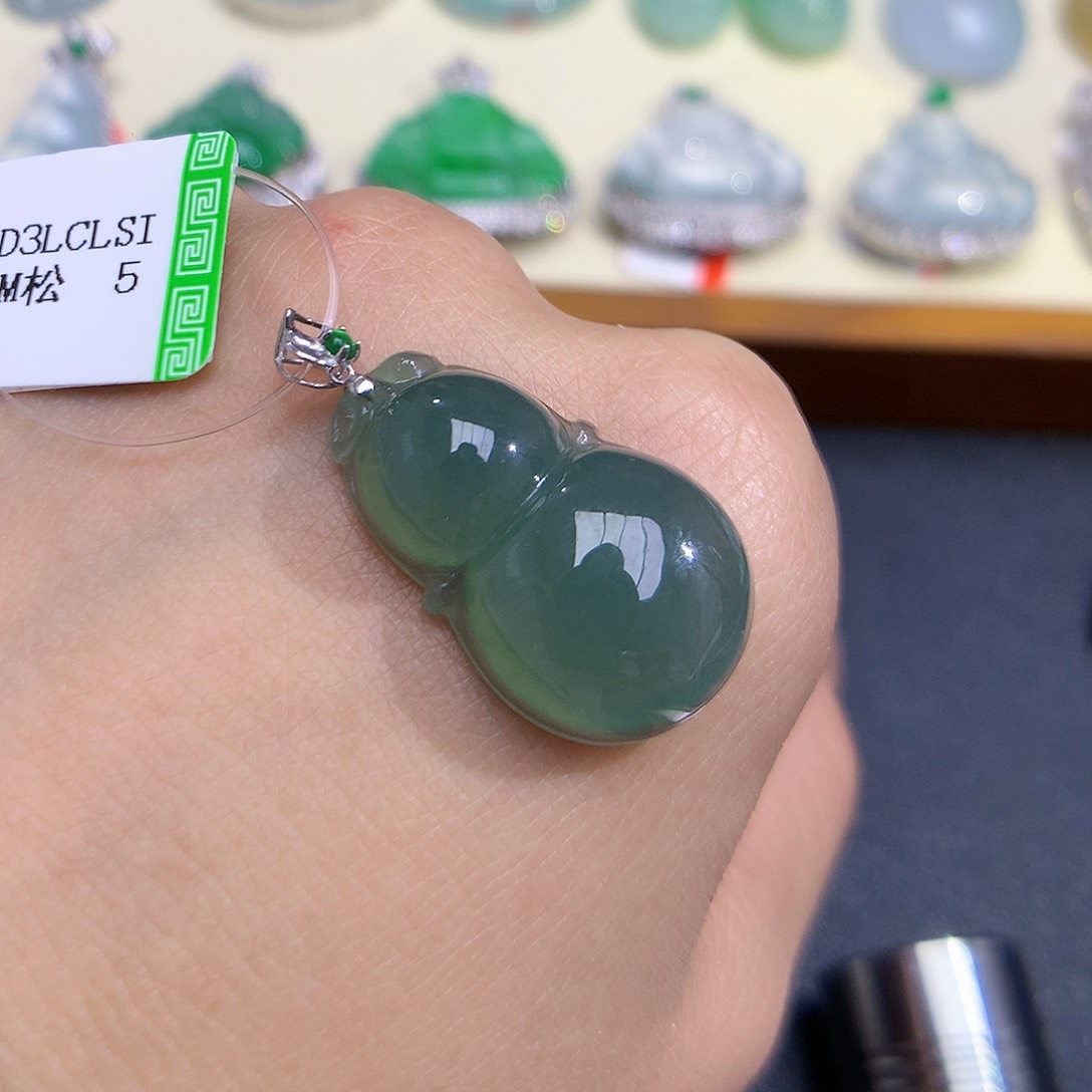 翡翠颈饰18K金镶嵌葫芦