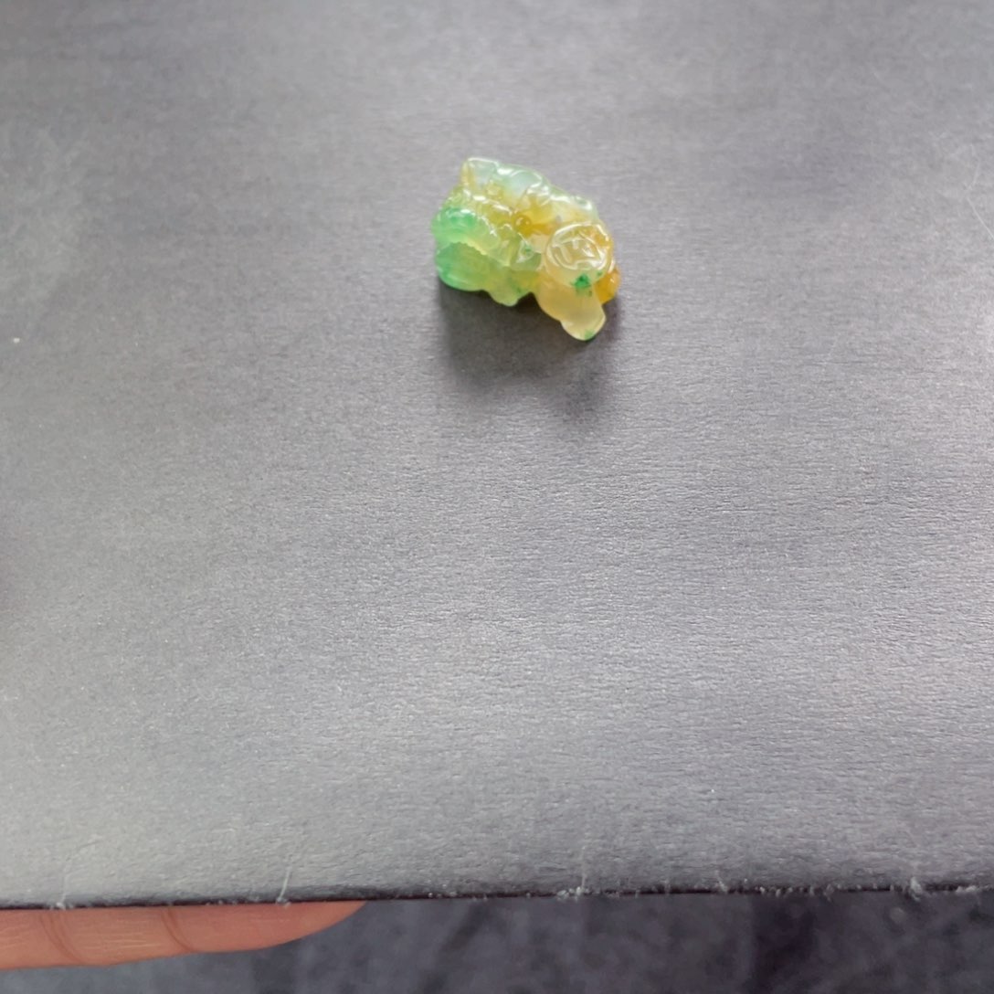 石英质玉颈饰未镶嵌