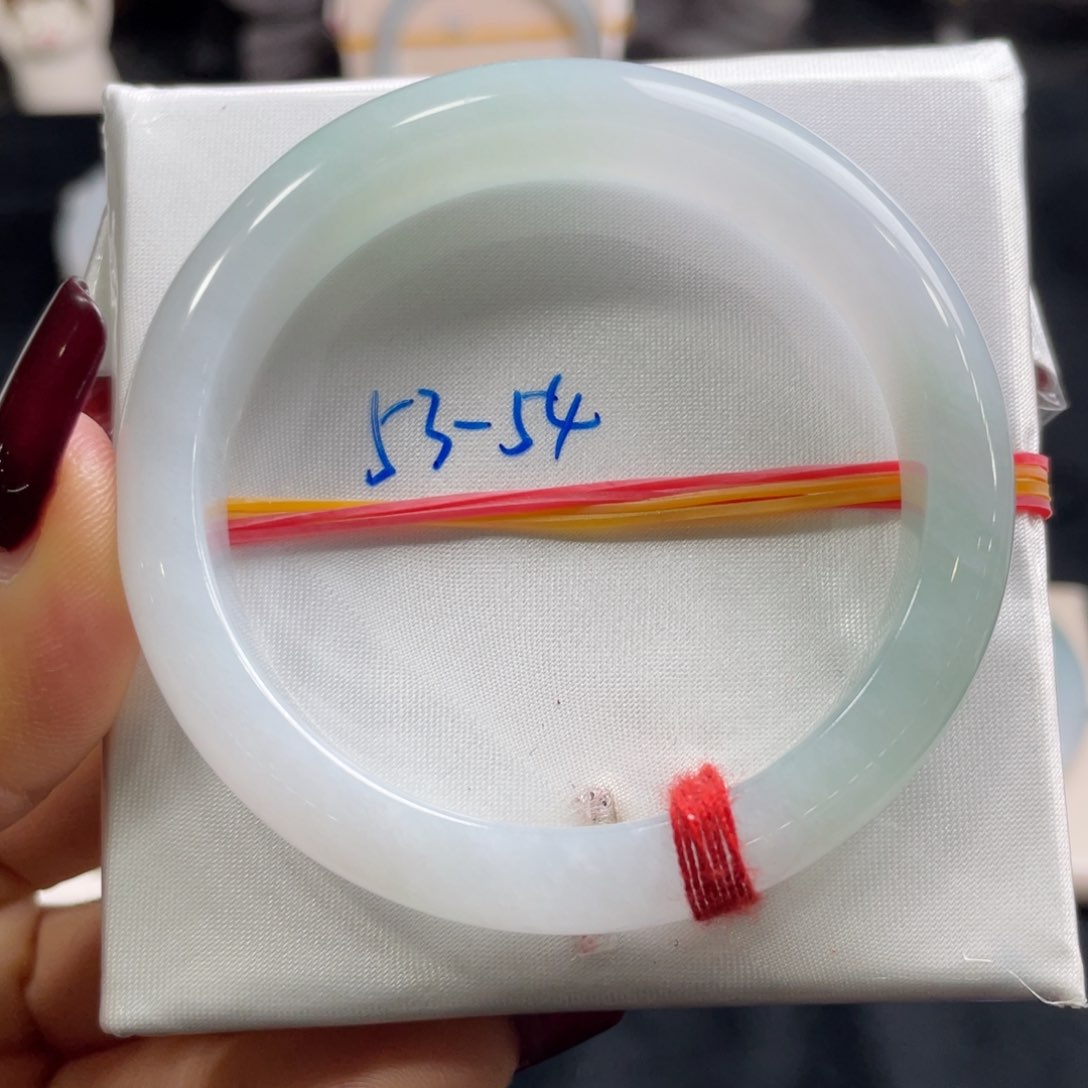 翡翠手镯未镶嵌翡翠手镯