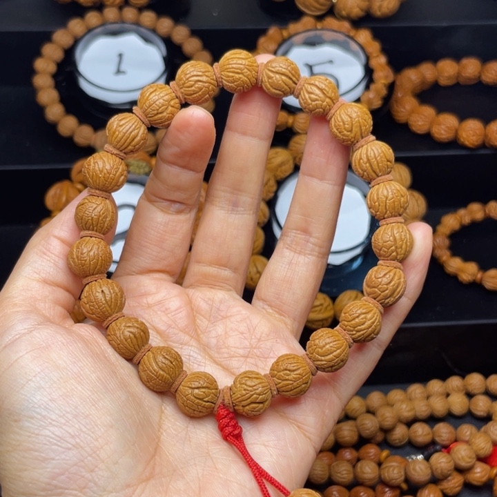 陈****吊坠桃核满天星^_^