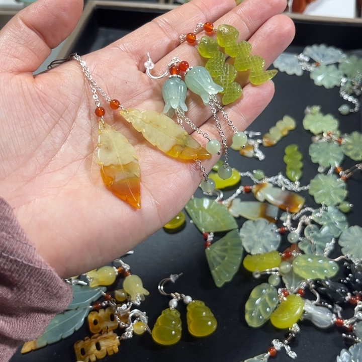 蛇纹石玉耳饰未镶嵌