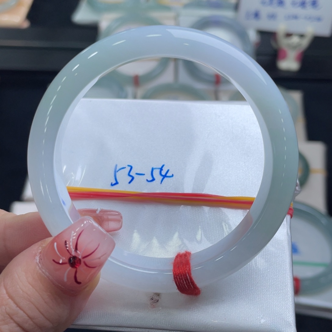 翡翠手镯未镶嵌翡翠手镯