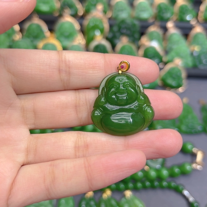 颈饰18K金镶嵌和田玉（碧玉）