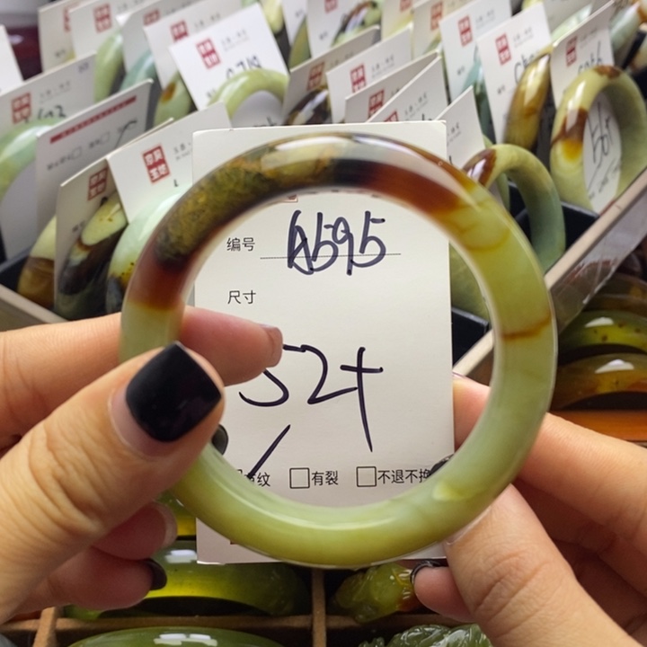 蛇纹石玉手镯未镶嵌