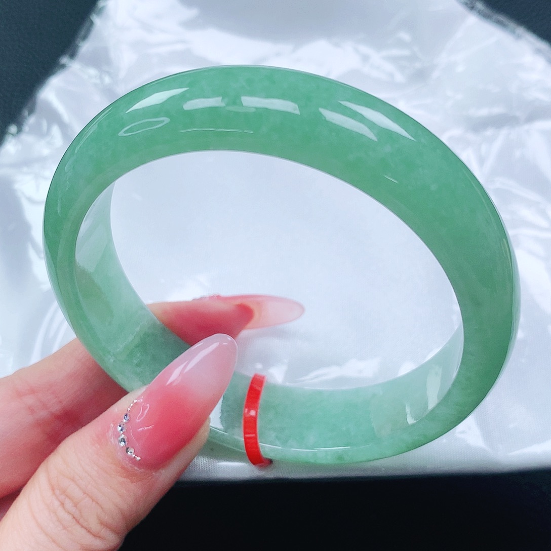 翡翠手镯未镶嵌58圈