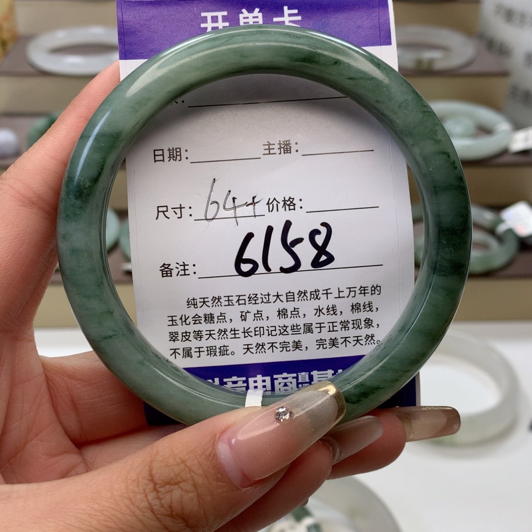 石英质玉手镯未镶嵌咕****狗