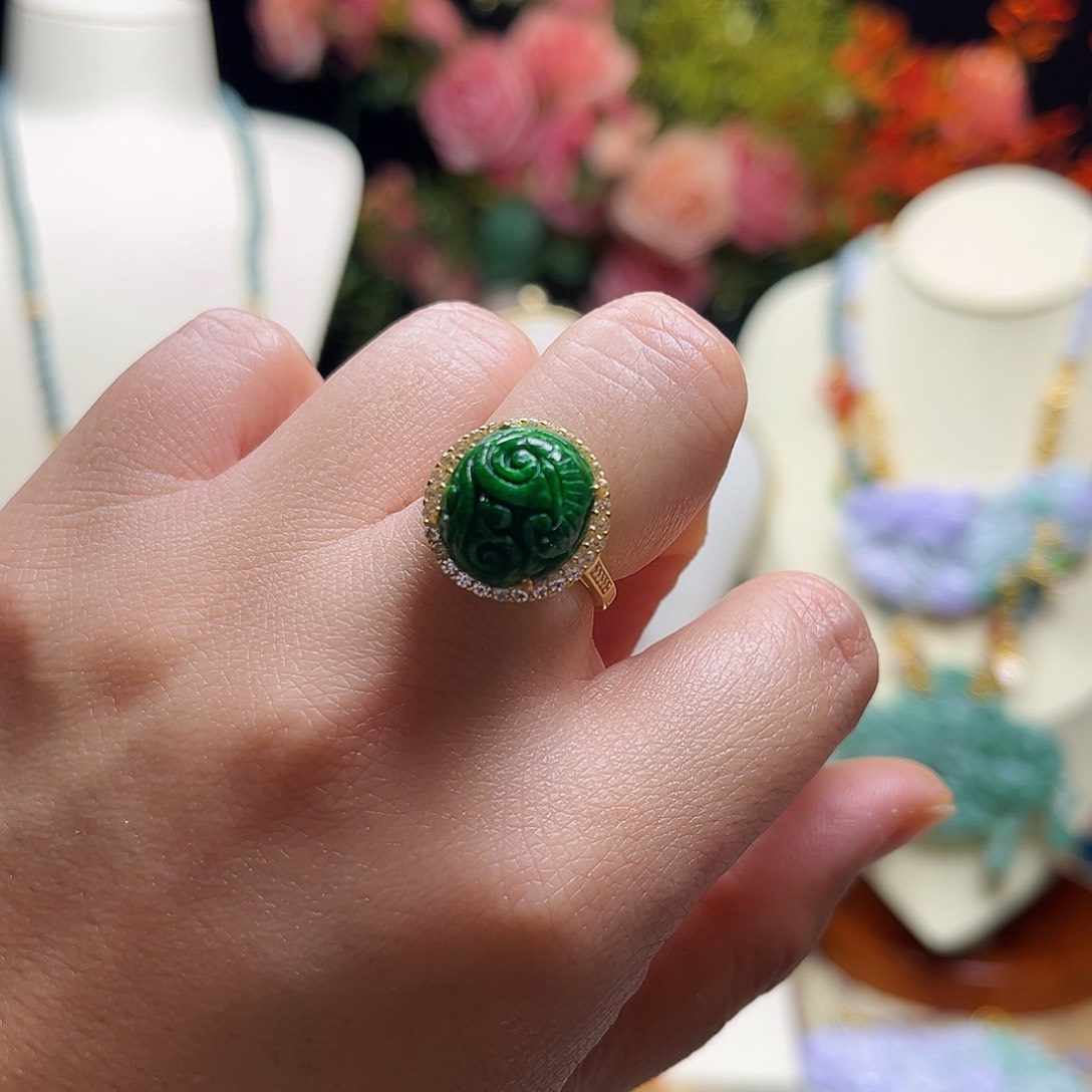 翡翠颈饰银S925镀金镶嵌天然翡翠戒指