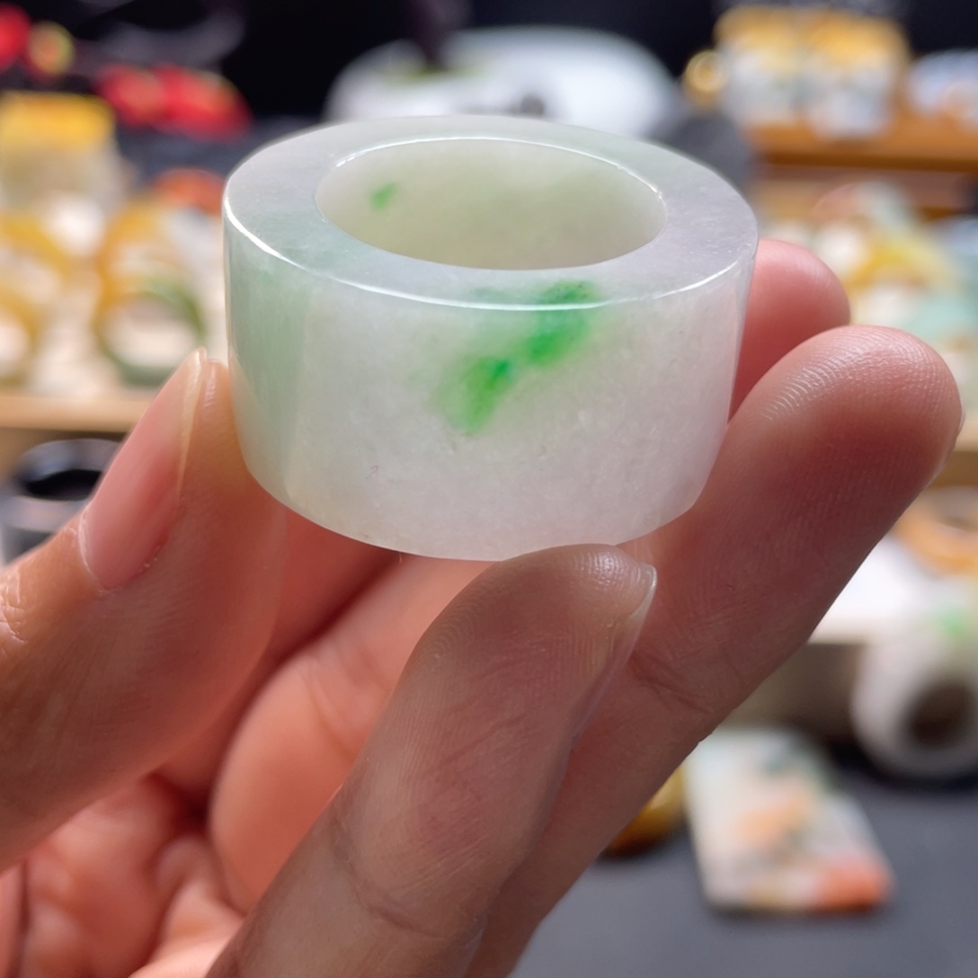 定制翡翠未镶嵌戒指