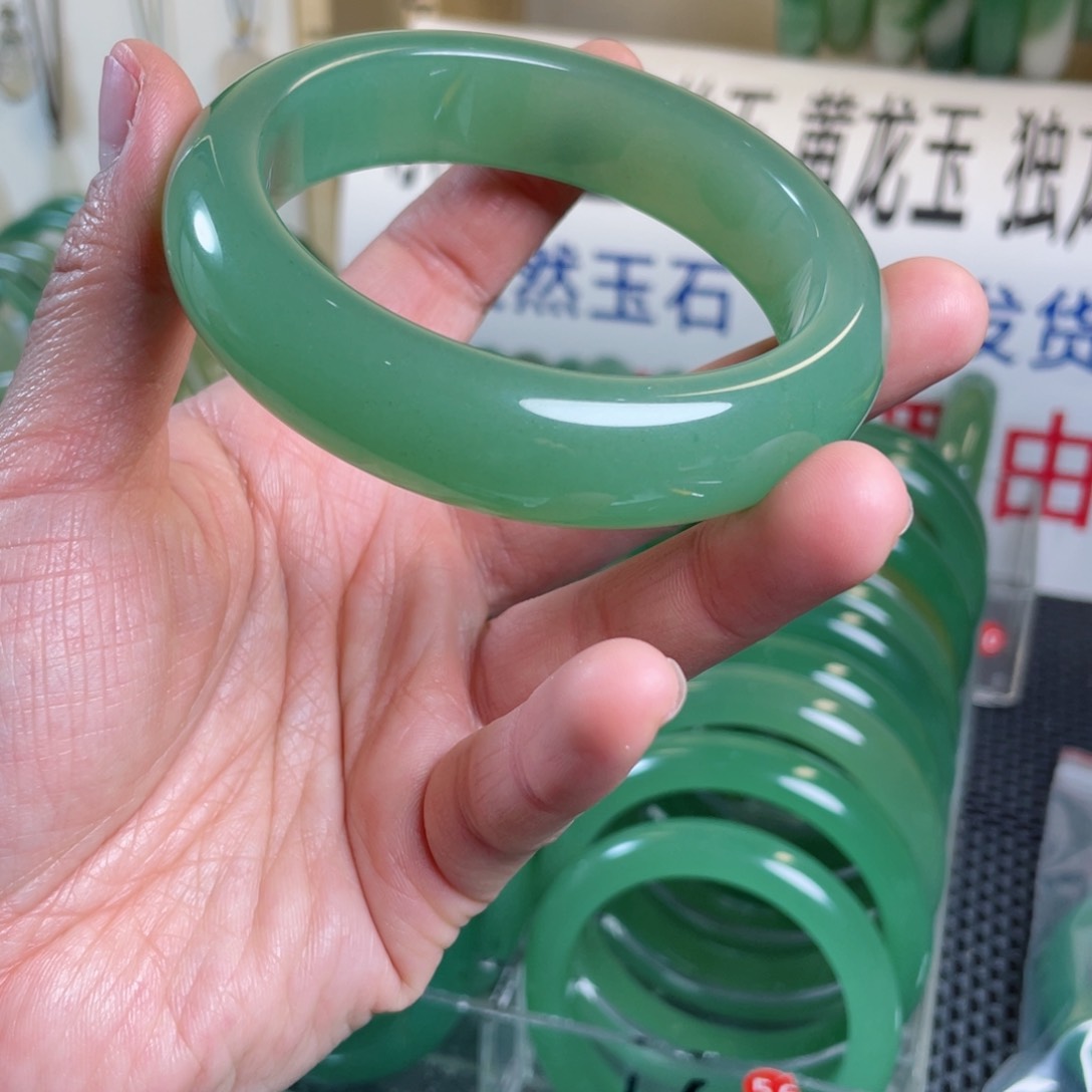 东陵石手镯未镶嵌