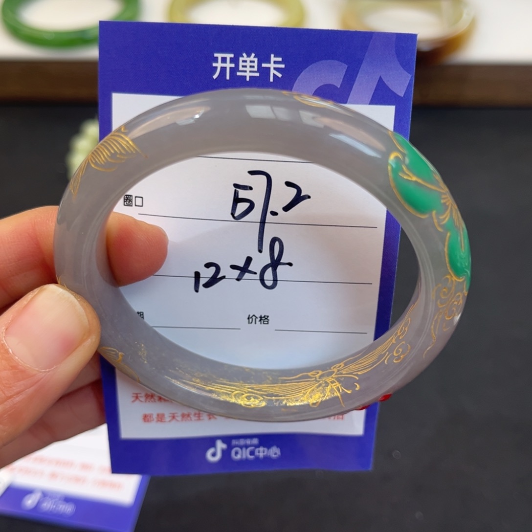 晴***儿和田玉未镶嵌手镯