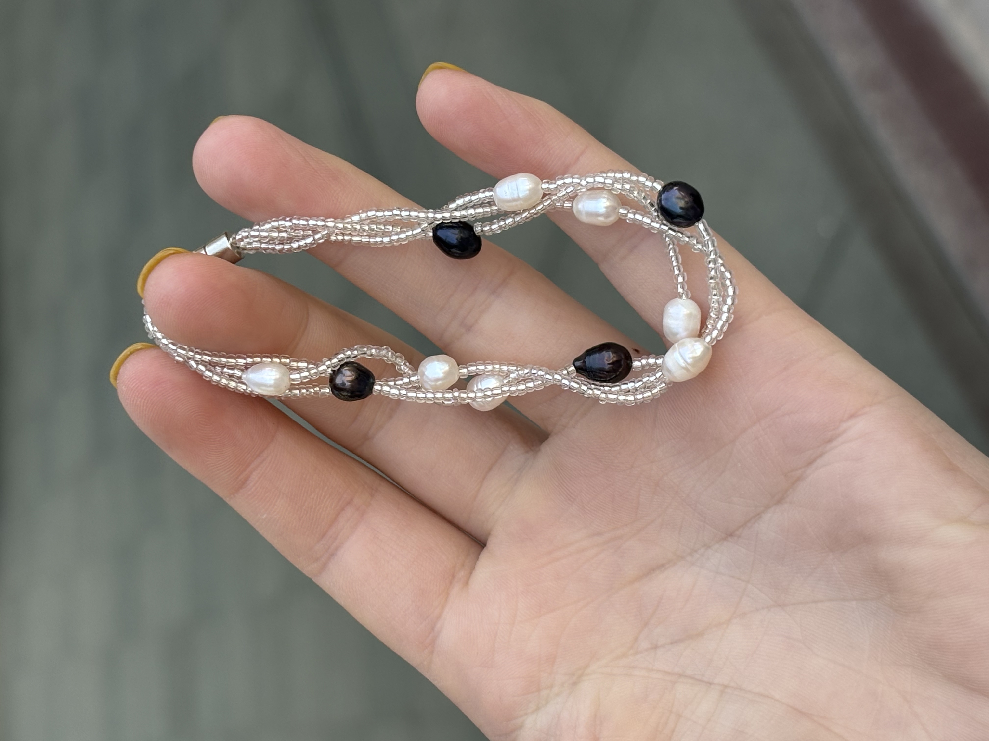 1037天然珍珠两色手链