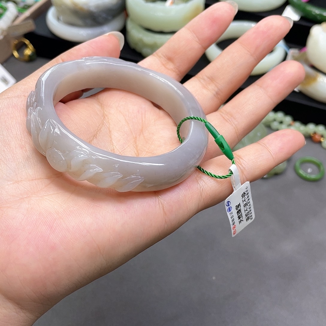 和田玉手镯未镶嵌57。37