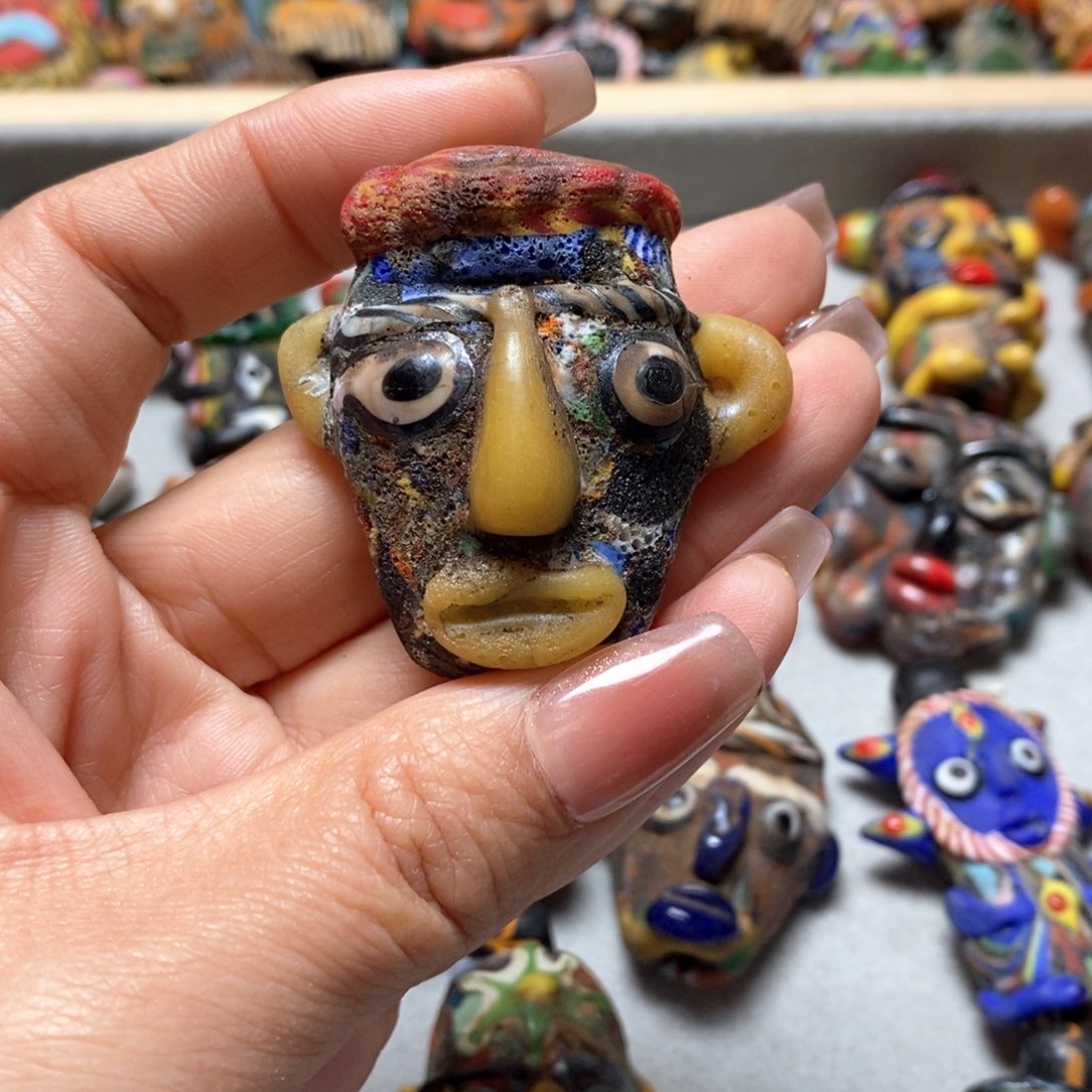 琉璃颈饰印度尼西亚琉璃娃娃