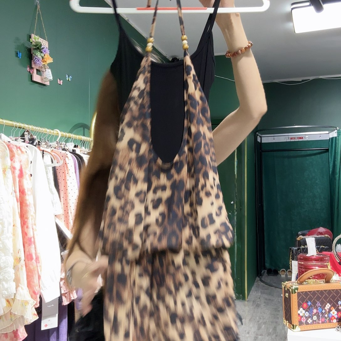 夏季设计感豹纹连衣裙