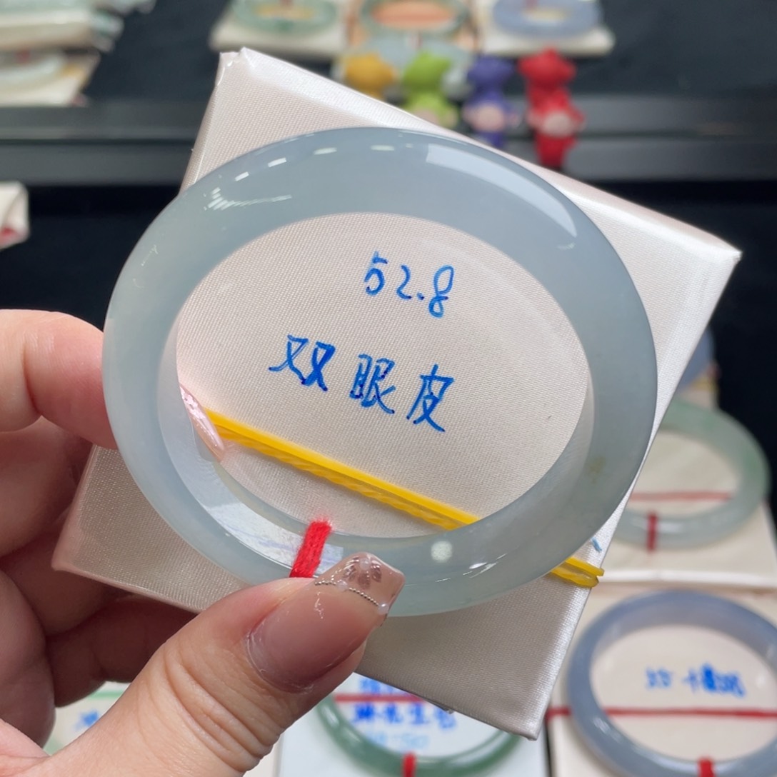 翡翠手镯未镶嵌翡翠手镯