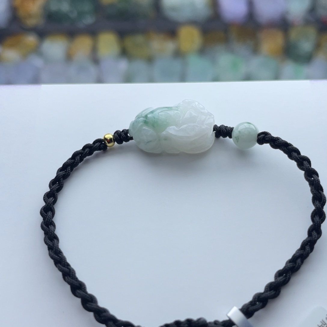 翡翠颈饰未镶嵌貔貅