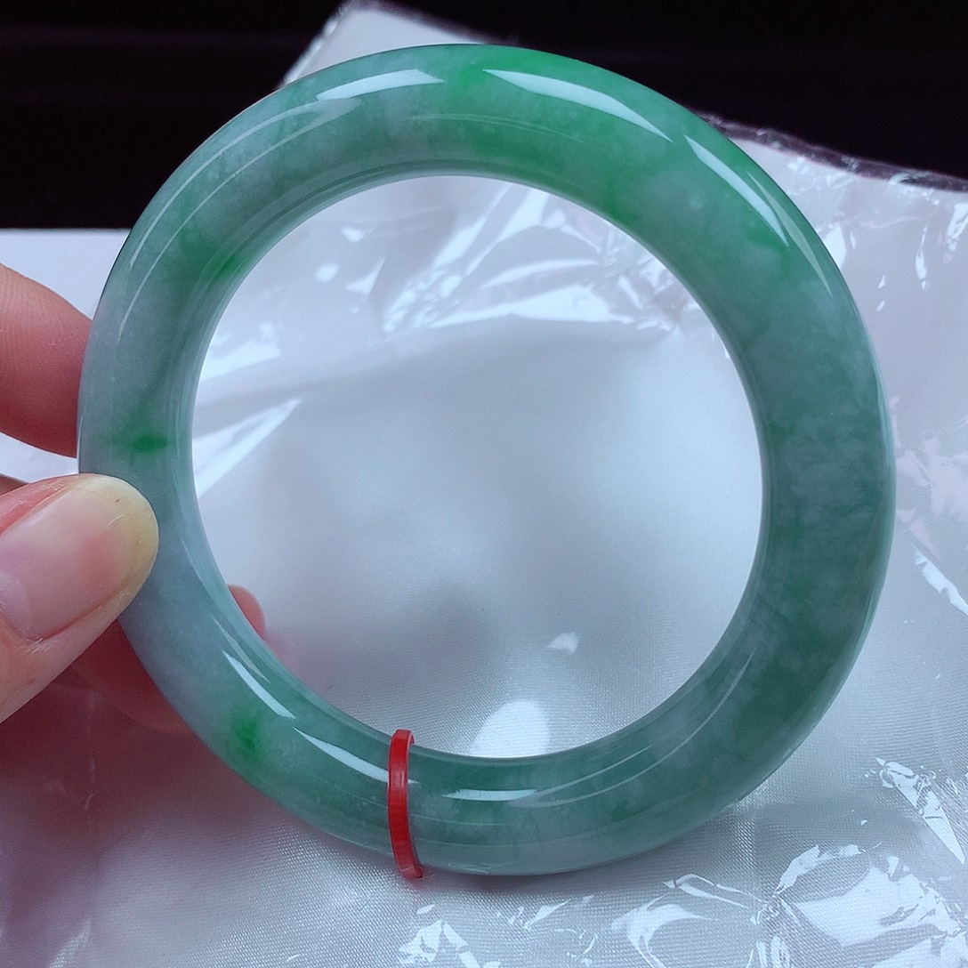 翡翠手镯（圆镯）未镶嵌61圈