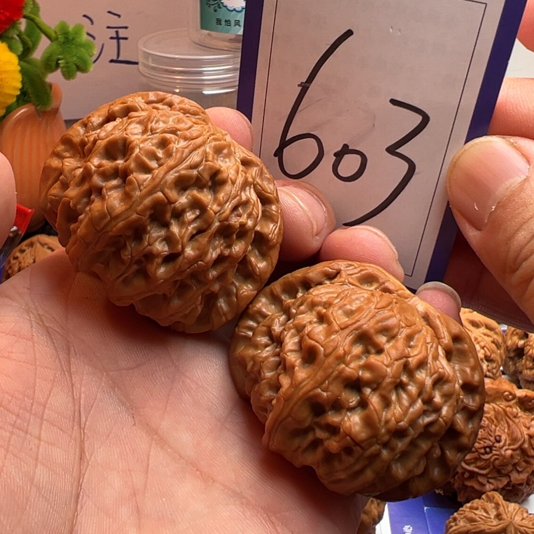 文玩核桃把件闷白47.5尺寸603号