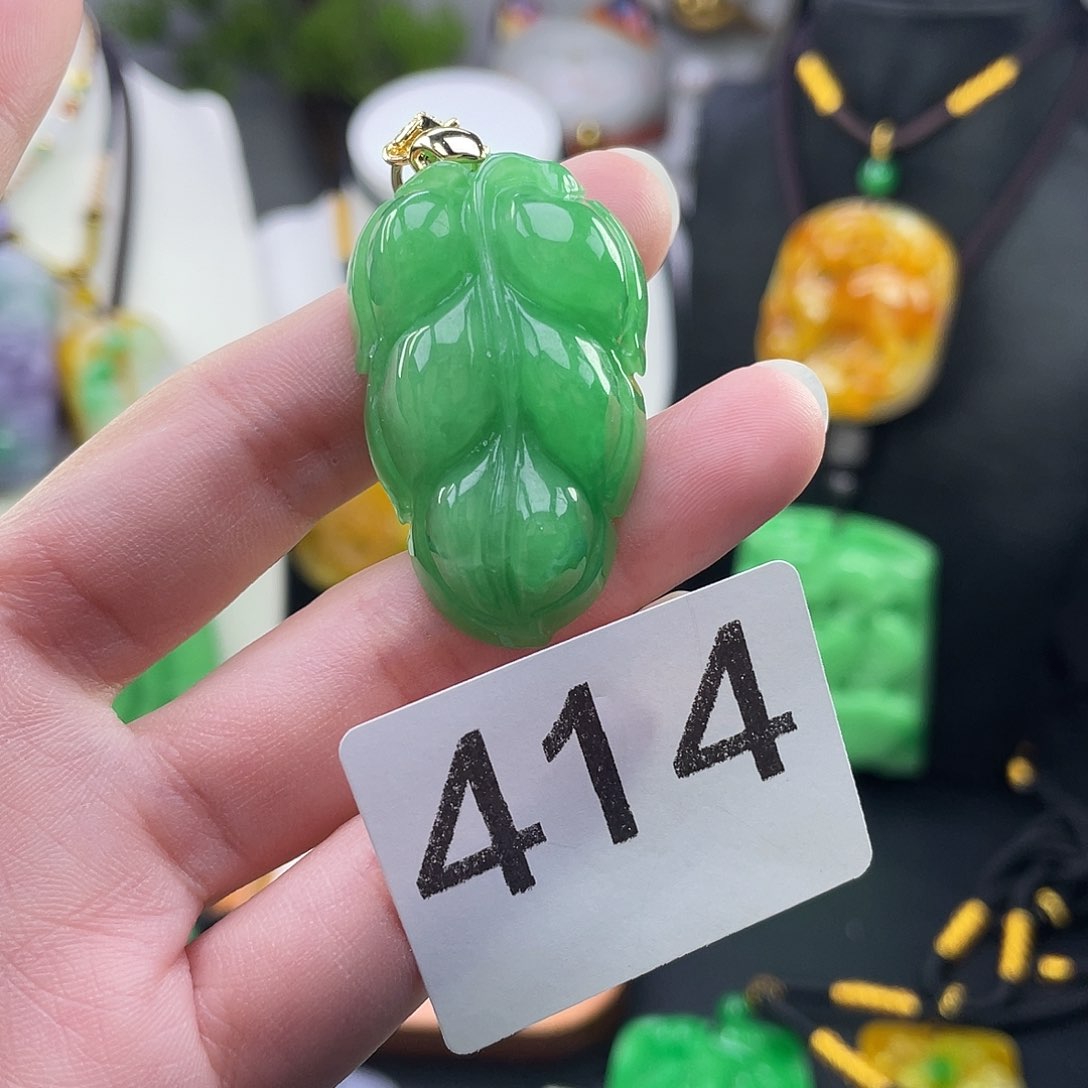 翡翠未镶嵌吊坠(赠链)