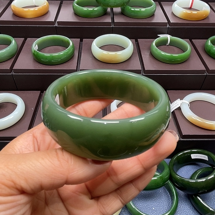 和田玉未镶嵌手镯6061