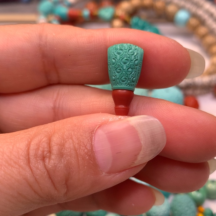 绿松石未镶嵌颈饰