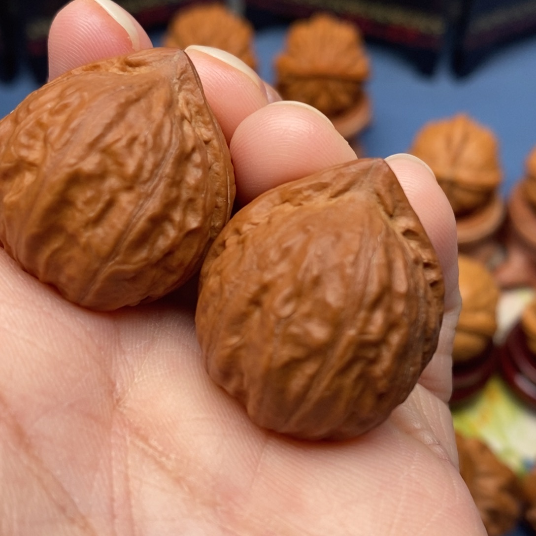 文玩核桃把件绣球