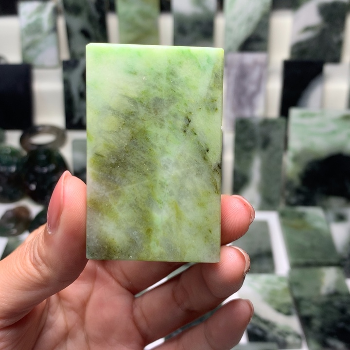 独山玉颈饰未镶嵌