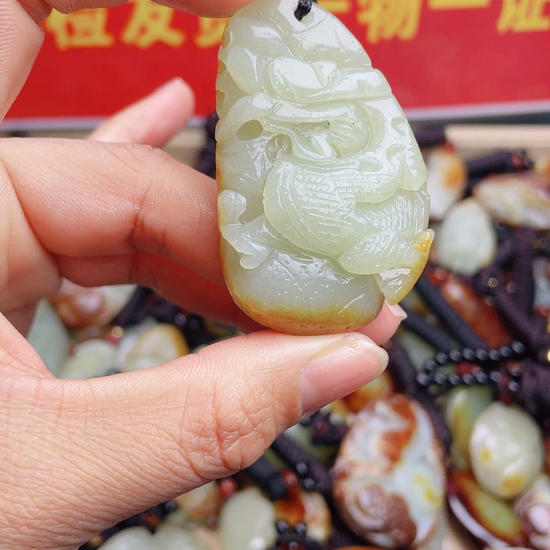 和田玉颈饰未镶嵌