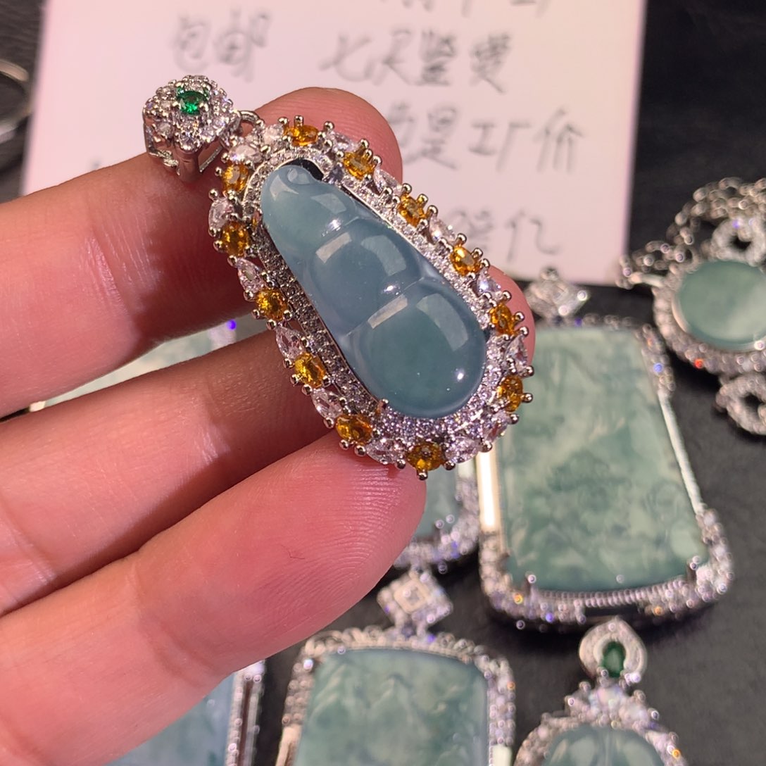 翡翠颈饰未镶嵌福豆