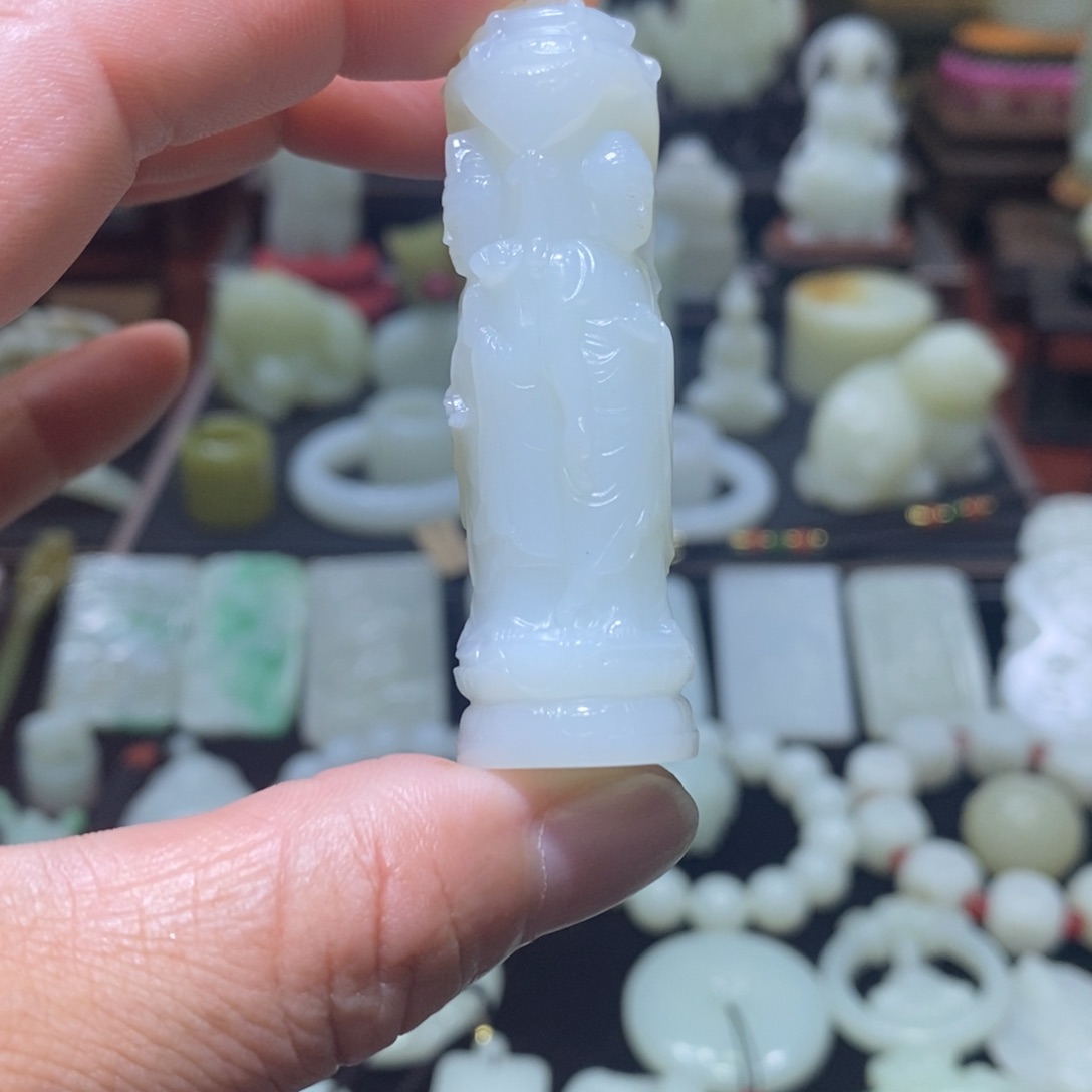 和田玉挂件未镶嵌黑**糊