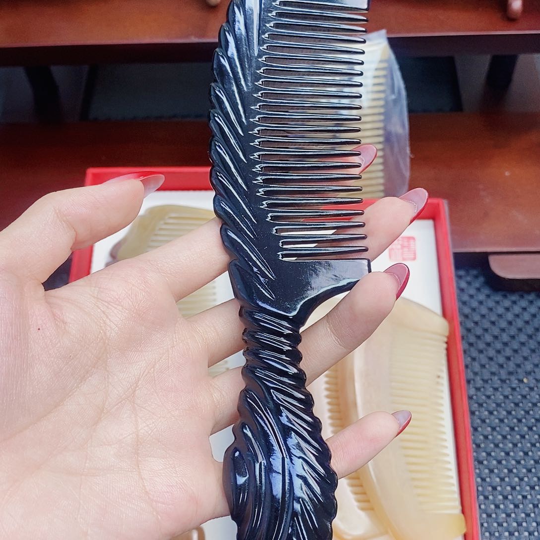 纯手工制作纯牛角梳子